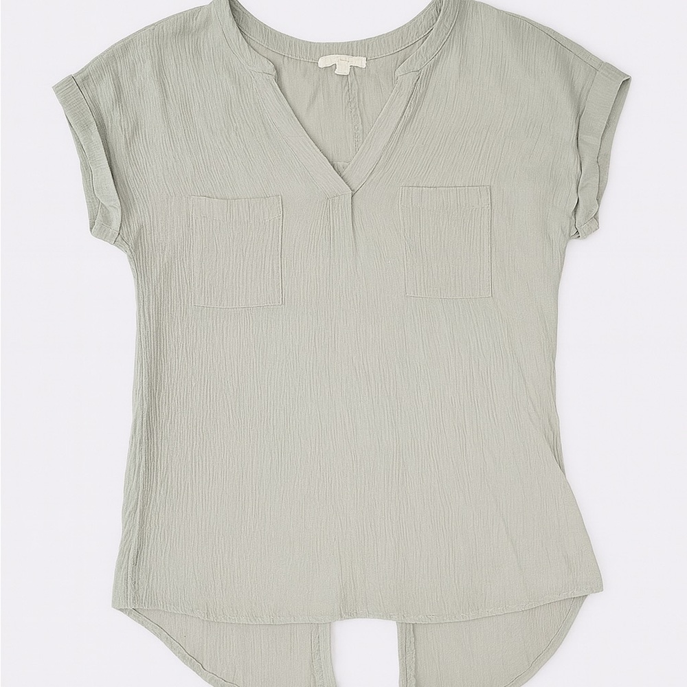 🌿 MINE Sage Green Button-Back Blouse – Size Large